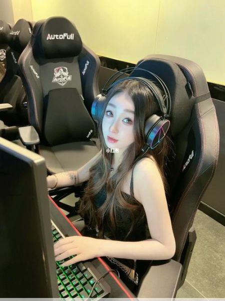 CSGO比赛惊现暴躁少女选手！情绪失控引发的团队冲突