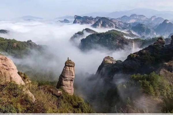 冠豸山风景区冠豸山风景区：山水相依，美不胜收