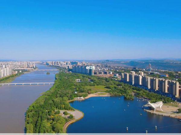 抚顺月牙岛浑河岸边 月牙岛生态公园